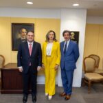 El-ministro-de-Industria-Comercio-y-Mipymes-Yayo-Sanz-Lovaton-junto-a-autorizades-de-The-Trust-for-the-Americas.-foto-2