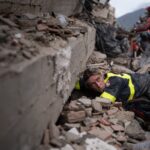 El dolor se convierte en rabia entre los restos del terremoto en Venezuela