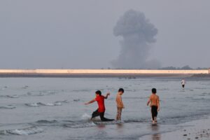 Estados Unidos e Irán vuelven a la guerra abierta tras una semana de enfrentamientos en Ormuz