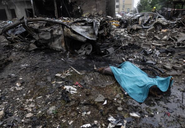 Al menos 14 muertos en un ataque ruso contra Kiev en la víspera de la cumbre de la OTAN