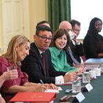 Burnham pide a sus ministros un “cambio de prioridades” y medidas que alivien el coste de la vida de los británicos