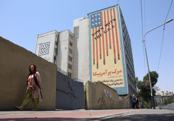 Las misteriosas explosiones de la noche del jueves en Irán: nadie se hace responsable