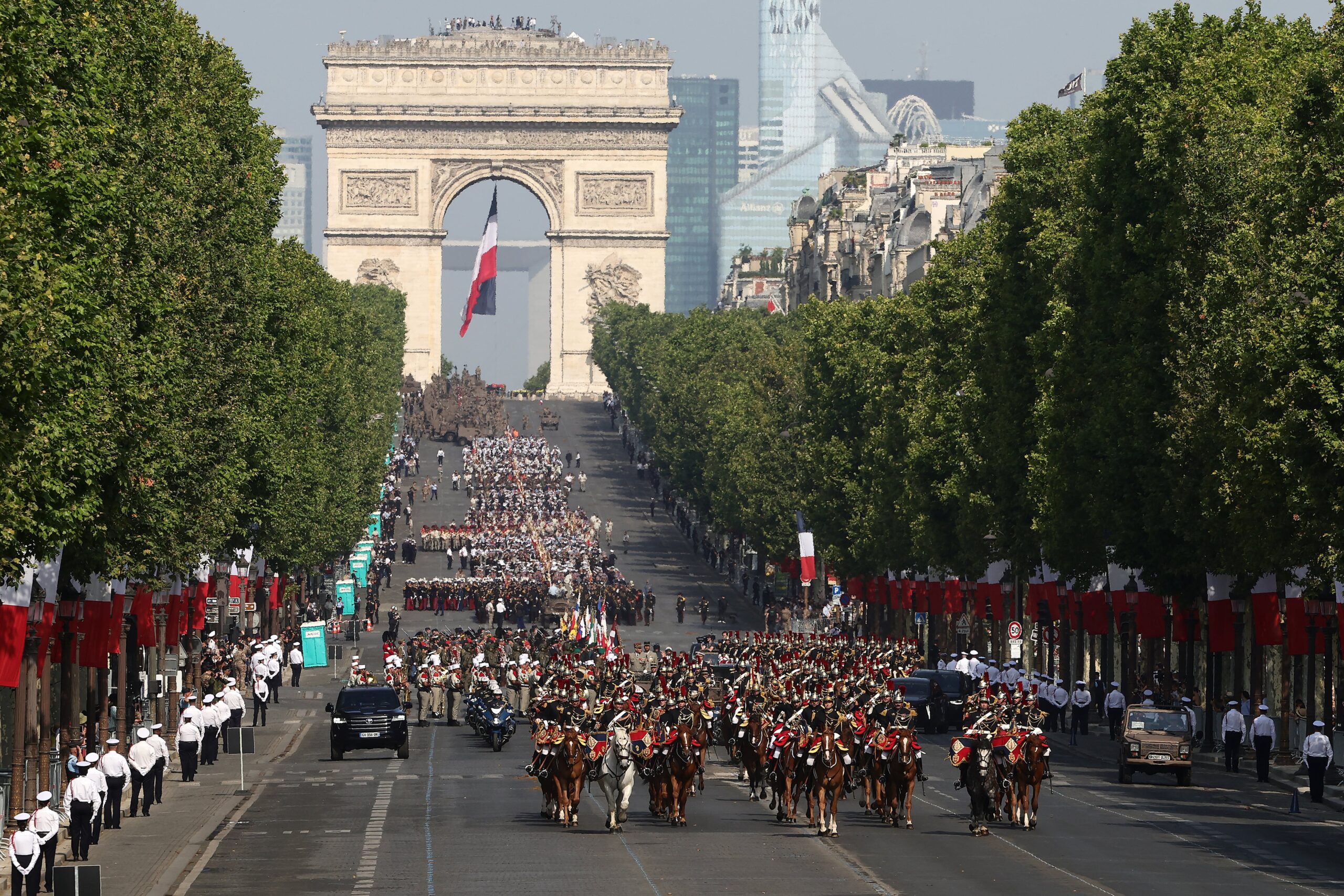 Macron celebra su último 14 de julio con una exhibición del rearme europeo