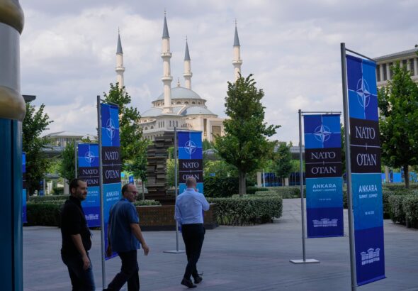 Ankara recibe a los líderes de la OTAN con cientos de detenciones preventivas, un blindaje total  y taxistas con colonia