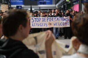 Las solicitudes de asilo caen en Alemania tras un año de restricciones del Gobierno