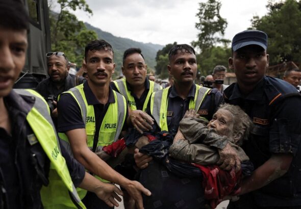 Al menos 95 muertos y cientos de desaparecidos, entre ellos muchos extranjeros, por una fuerte riada y deslizamientos de tierra entre Nepal y Tíbet