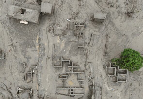 Más de 350 muertos y 1.400 desaparecidos por la monstruosa riada y el deslizamiento masivo de tierra entre Nepal y Tíbet