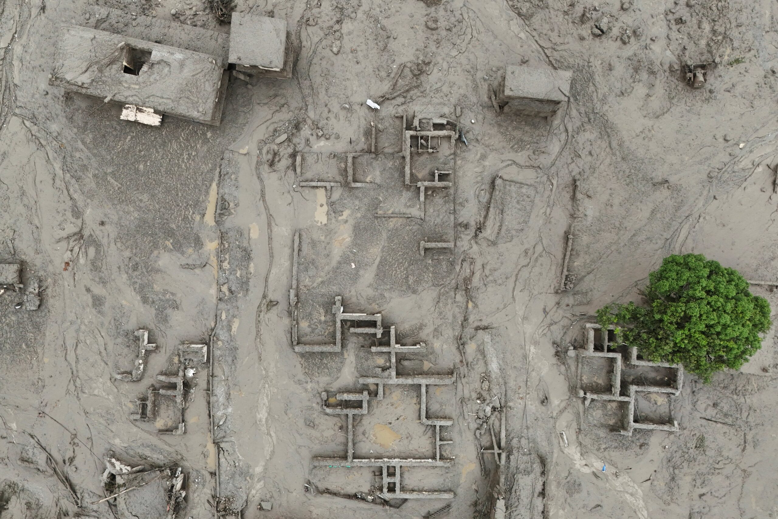 Más de 350 muertos y 1.400 desaparecidos por la monstruosa riada y el deslizamiento masivo de tierra entre Nepal y Tíbet