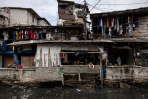 Yakarta, la ciudad más poblada del mundo, se hunde en el mar de Java