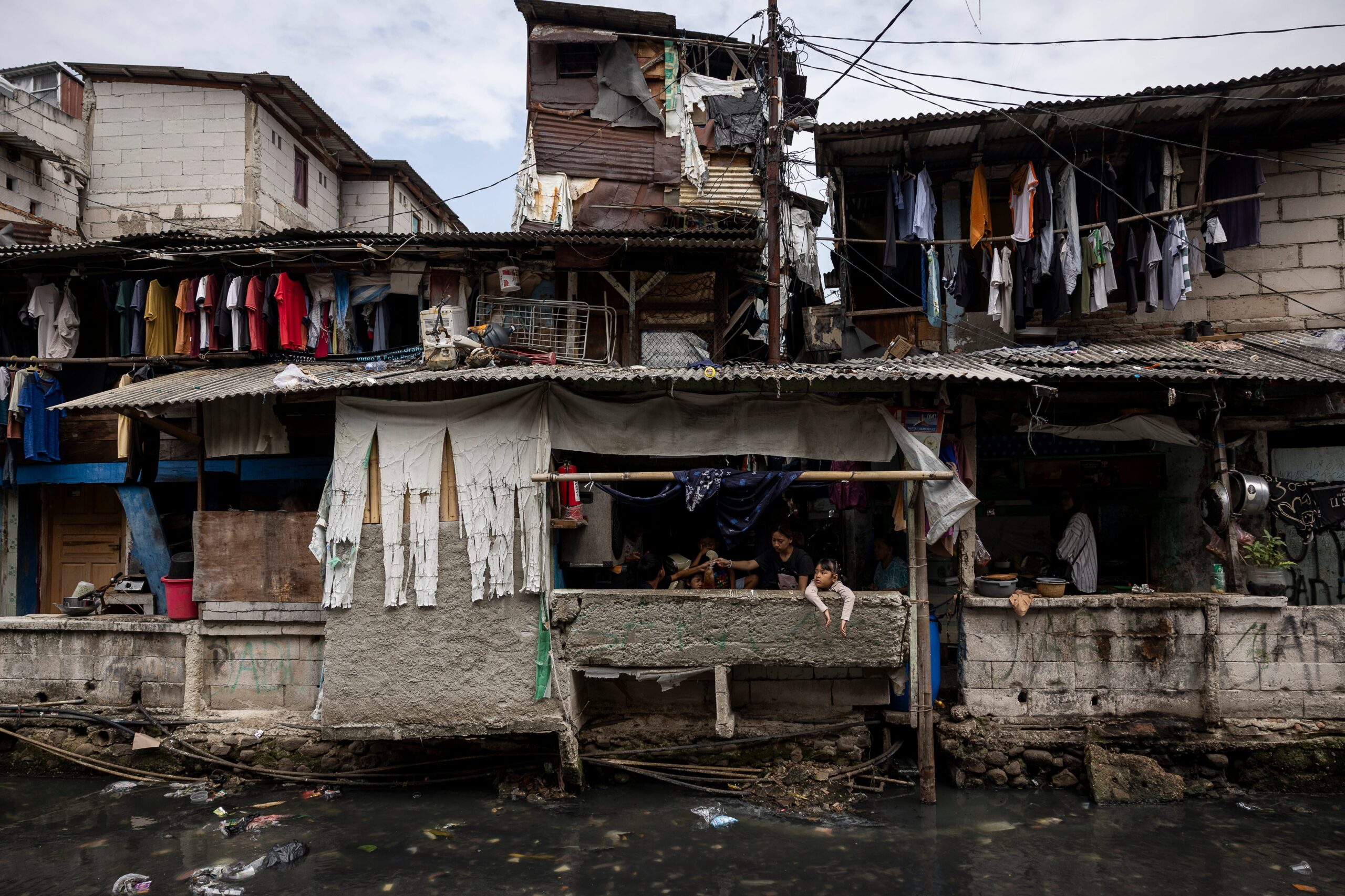 Yakarta, la ciudad más poblada del mundo, se hunde en el mar de Java