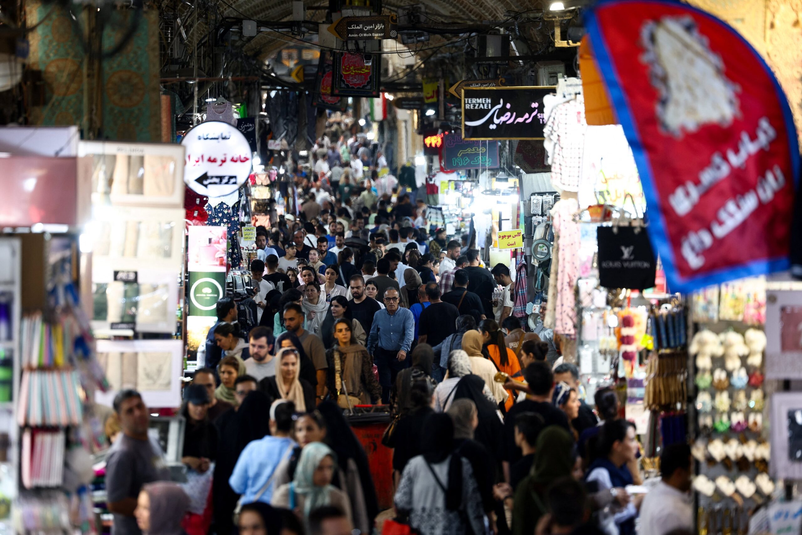 Medio año de guerra después, Estados Unidos sigue sin estrangular la economía de Irán
