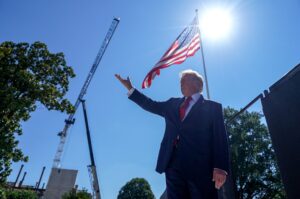 Trump proclama “la mayor guerra económica” contra Irán