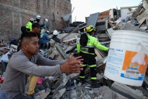 Colombia, bajo el estado de emergencia por el terremoto que causa más de 160 muertos