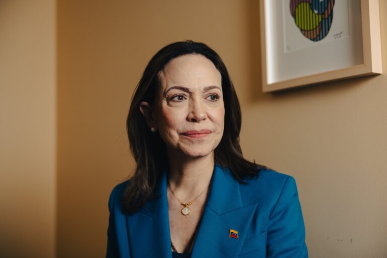 María Corina Machado intenta entrar tres veces en Venezuela mientras Delcy Rodríguez está en la ONU