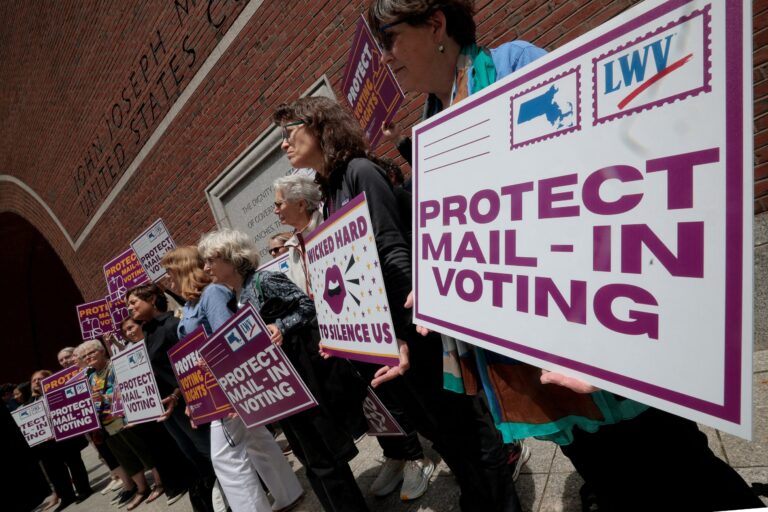 El Supremo rechaza las restricciones de Trump al voto por correo para las legislativas
