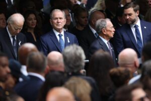 La ausencia de Trump en Nueva York marca el 25º aniversario del 11-S, presidido por el recuerdo a las víctimas