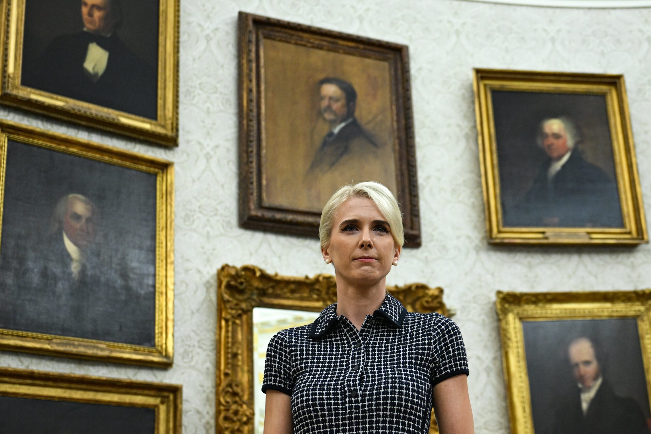Trump entregó 116.000 euros en efectivo a tres de sus más cercanas asesoras, entre ellas Natalie Harp