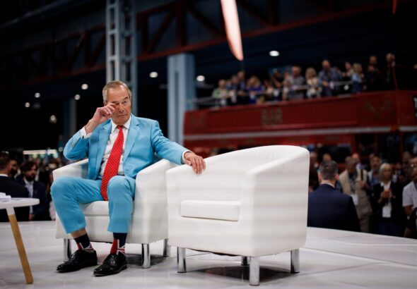 Una nueva donación multimillonaria al ultra Farage hace sonar las alarmas en el resto de partidos británicos