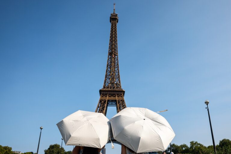 Dimite el director de la Torre Eiffel tras la polémica por excluir a trabajadoras durante la visita de un grupo ultra religioso