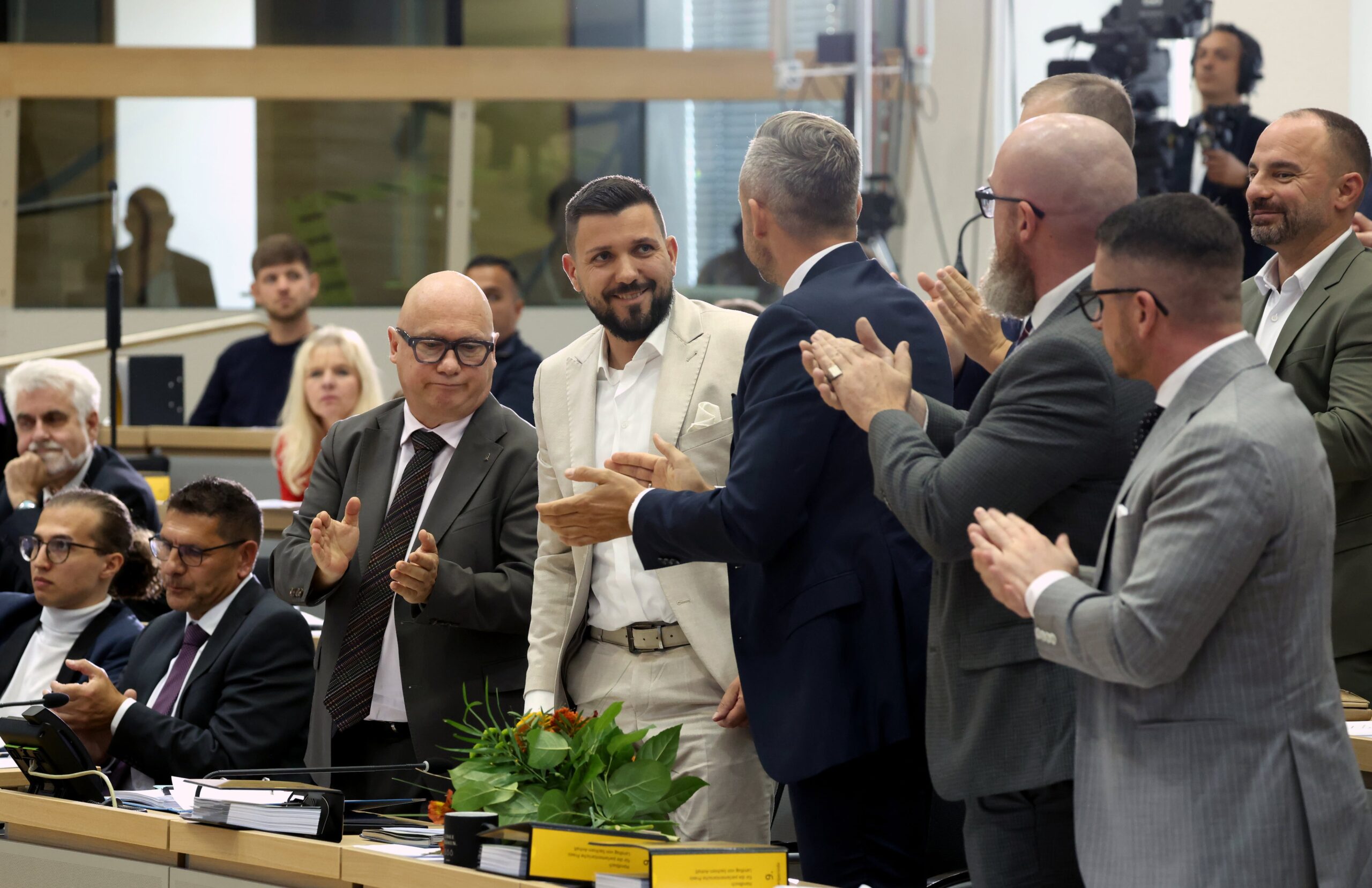 La extrema derecha consigue la primera presidencia de un Parlamento en Alemania: “Terminó la idiotez del cordón sanitario”