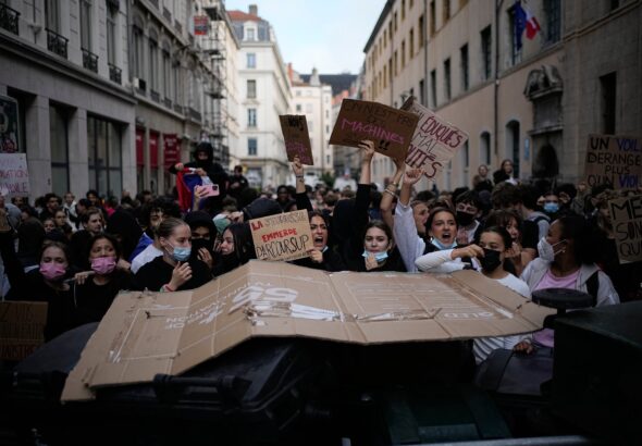 Las protestas estudiantiles en Francia ponen en aprietos al Gobierno