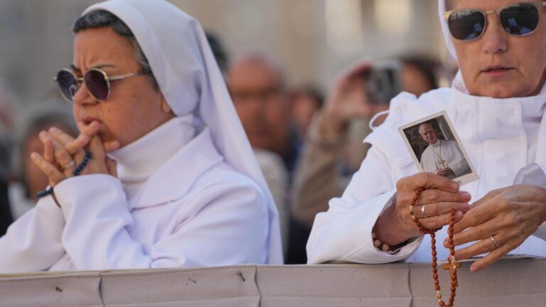 Un nuevo parte médico del Vaticano informa de que el Papa se recupera favorablemente tras la extirpación de un tumor maligno