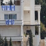 El ejército israelí realiza redadas y expulsa a decenas de familias de sus hogares en Hebrón tras el ataque palestino en el que murieron dos soldados
