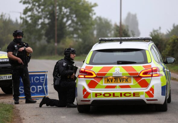 La policía antiterrorista del Reino Unido detiene a un británico-iraní conectado con el incidente de la base militar de Fairford