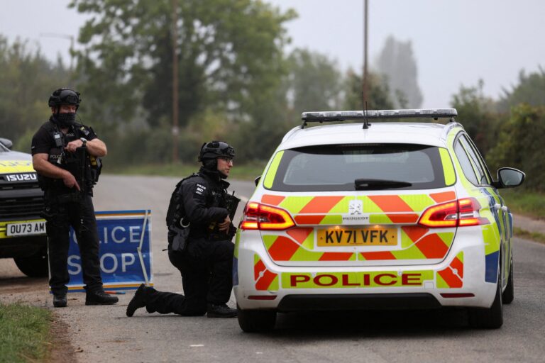 La policía antiterrorista del Reino Unido detiene a un británico-iraní conectado con el incidente de la base militar de Fairford