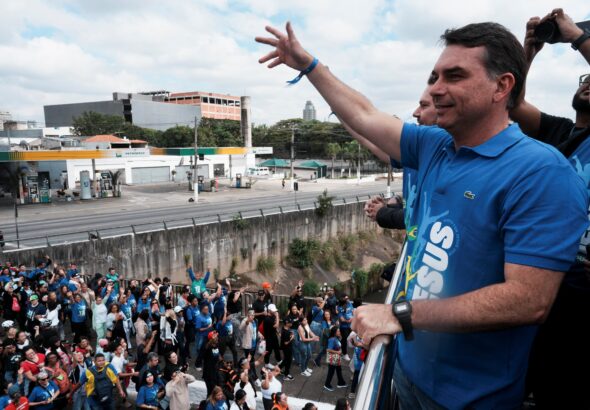 Flávio Bolsonaro pone a prueba la fidelidad del voto evangélico