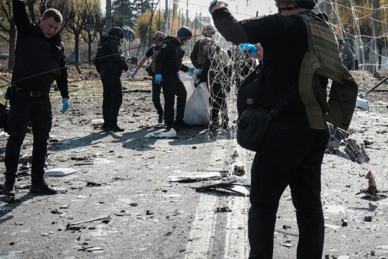Rusia mata al menos a 33 personas en la ciudad de Kramatorsk en su segundo día de ataques masivos contra civiles
