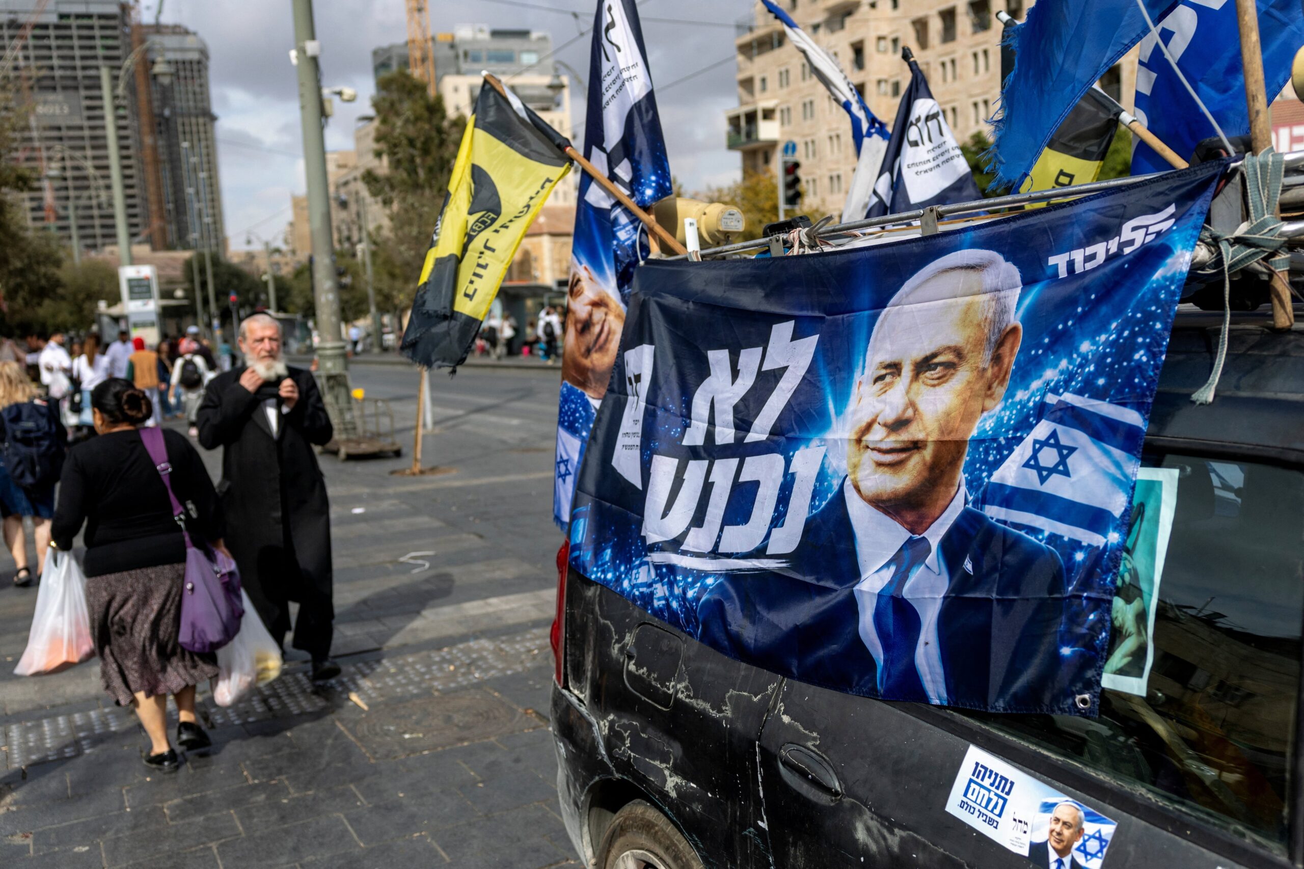 Israel afronta unas elecciones decisivas con Netanyahu y la oposición lejos de la mayoría