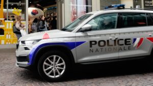 Un muerto y al menos cuatro heridos en un atentado racista en una localidad de las afueras de París