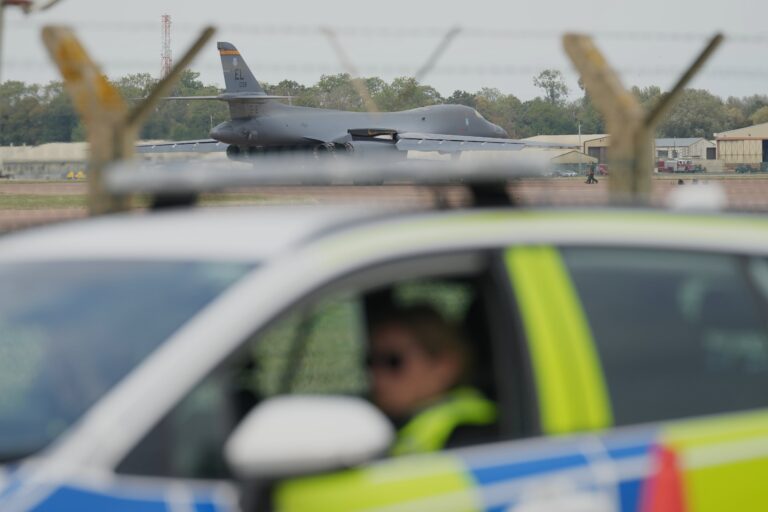 La inteligencia británica asegura que Irán ha dado un giro en su guerra híbrida para incluir objetivos militares